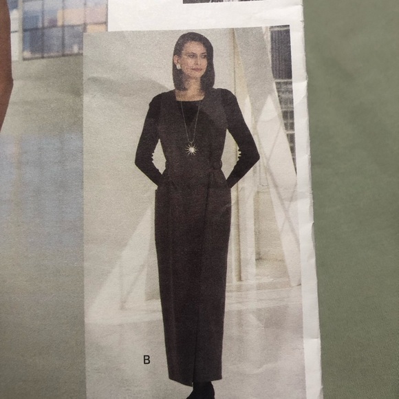 Vogue Attitudes Pattern 1157 - Classic Design by Aldi- elegent but easy dress - Picture 5 of 11